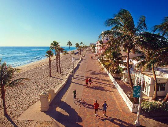 Downtown Hollywood Beach Students' Dorm Hostel Εξωτερικό φωτογραφία